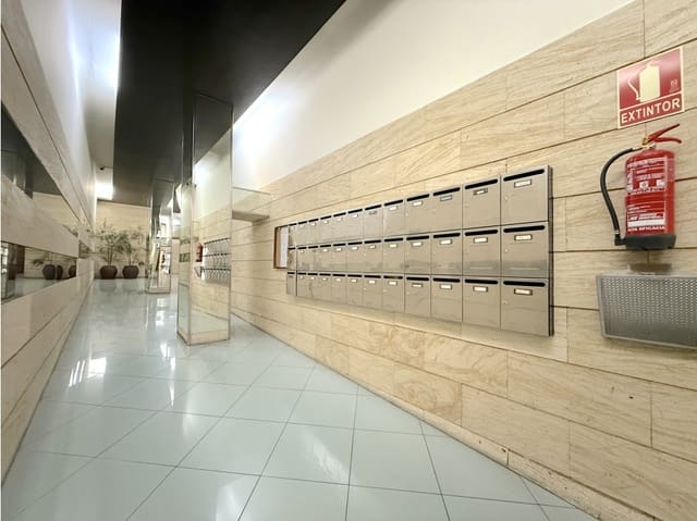 Garage for rent in Zona Centro, Santa Cruz de Tenerife - € 185 (Ref: 9264907)