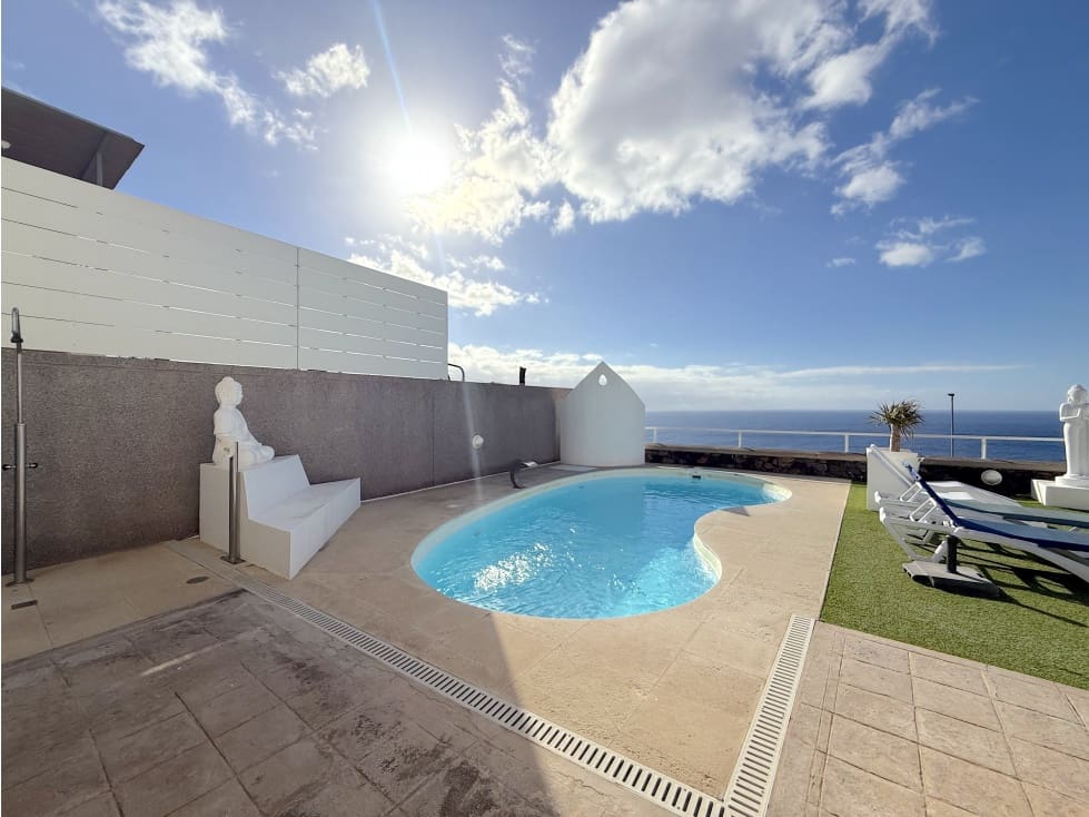 4 soveværelse Villa til leje i Santa Cruz de Tenerife med swimmingpool - € 5.000 (Ref: 9292380)