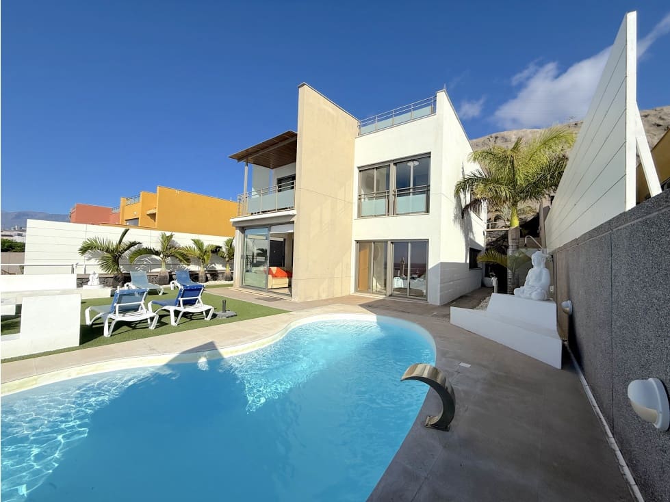 4 soveværelse Villa til leje i Santa Cruz de Tenerife med swimmingpool - € 5.000 (Ref: 9292380)