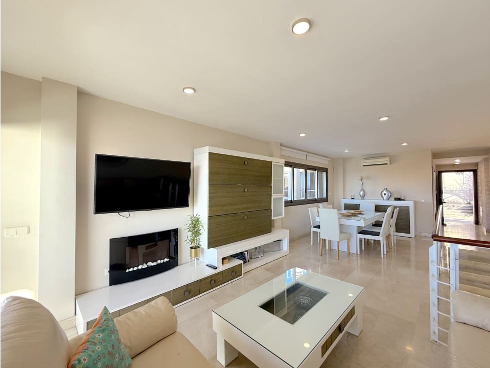 4 soveværelse Villa til leje i Santa Cruz de Tenerife med swimmingpool - € 5.000 (Ref: 9292380)