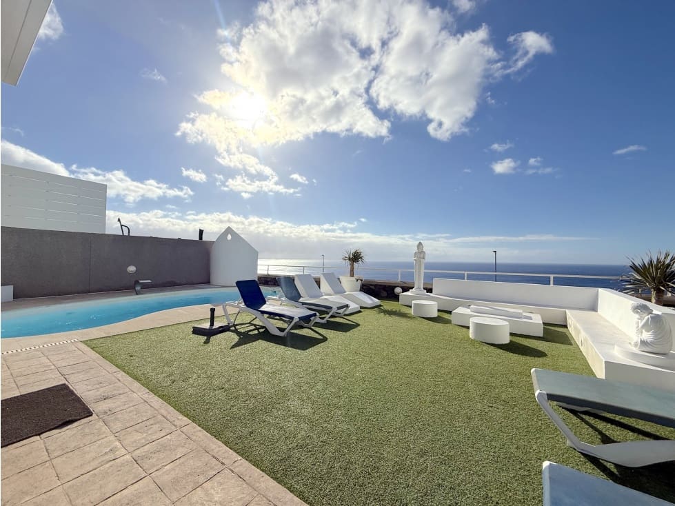 4 soveværelse Villa til leje i Santa Cruz de Tenerife med swimmingpool - € 5.000 (Ref: 9292380)