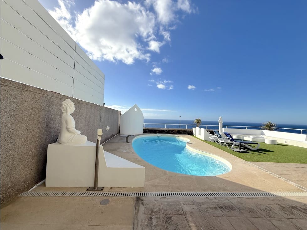 4 soveværelse Villa til leje i Santa Cruz de Tenerife med swimmingpool - € 5.000 (Ref: 9292380)