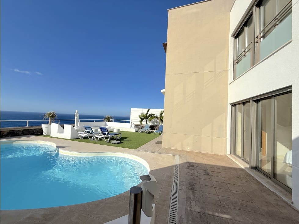 4 soveværelse Villa til leje i Santa Cruz de Tenerife med swimmingpool - € 5.000 (Ref: 9292380)