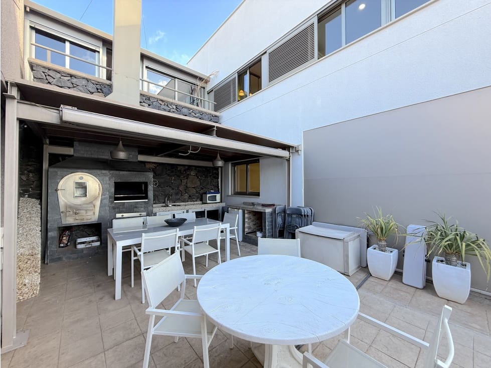 4 soveværelse Villa til leje i Santa Cruz de Tenerife med swimmingpool - € 5.000 (Ref: 9292380)