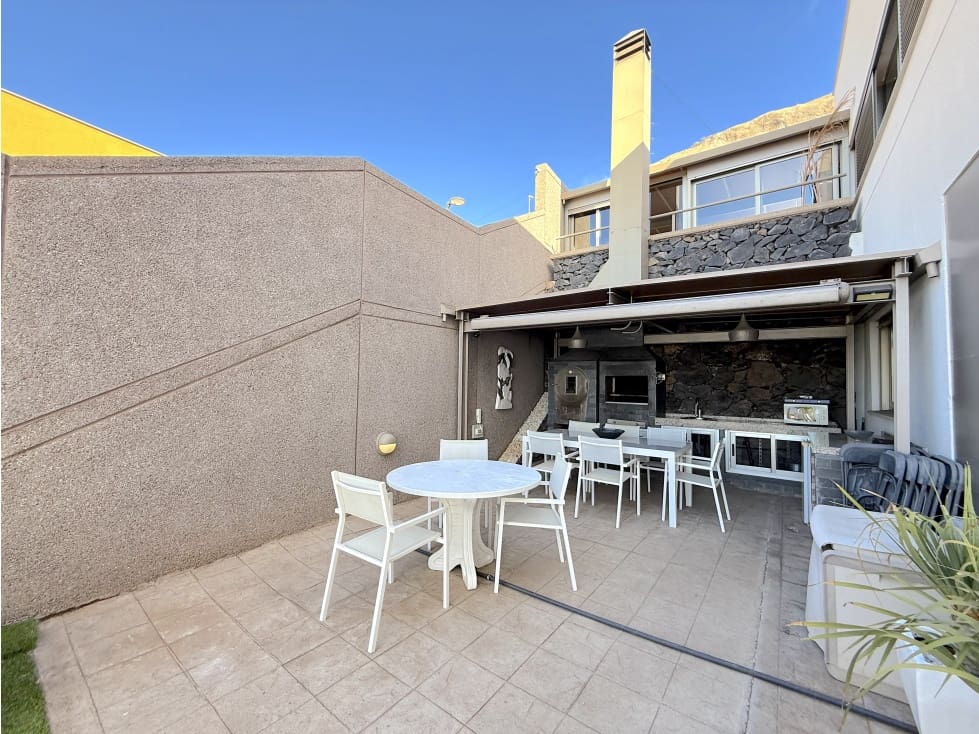 4 soveværelse Villa til leje i Santa Cruz de Tenerife med swimmingpool - € 5.000 (Ref: 9292380)