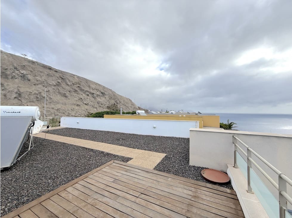 4 soveværelse Villa til leje i Santa Cruz de Tenerife med swimmingpool - € 5.000 (Ref: 9292380)