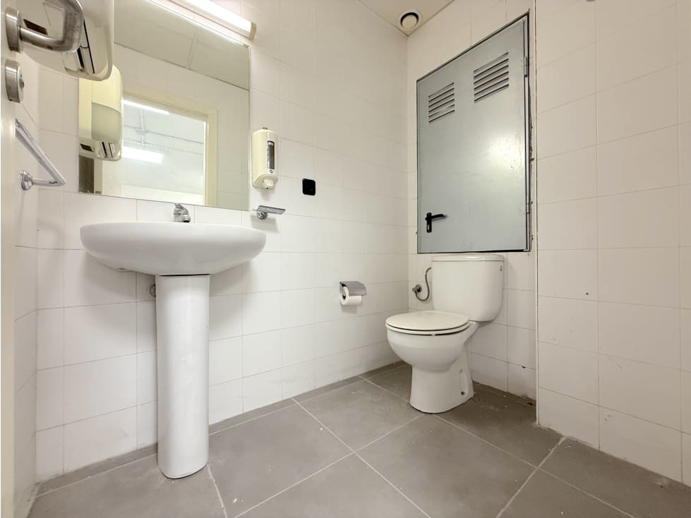 Kommersiell til salgs i Santa Cruz de Tenerife - € 360 000 (Ref: 9345049)