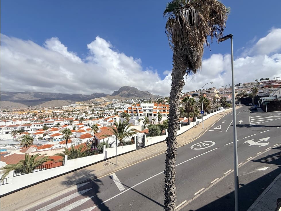 3 soveværelse Bungalow til leje i Costa Adeje - € 2.500 (Ref: 9359789)