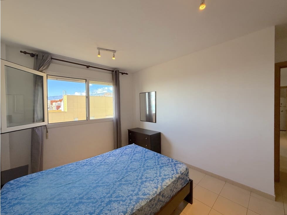 2 quarto Apartamento para arrendar em Santa Cruz de Tenerife - 900 € (Ref: 9390390)