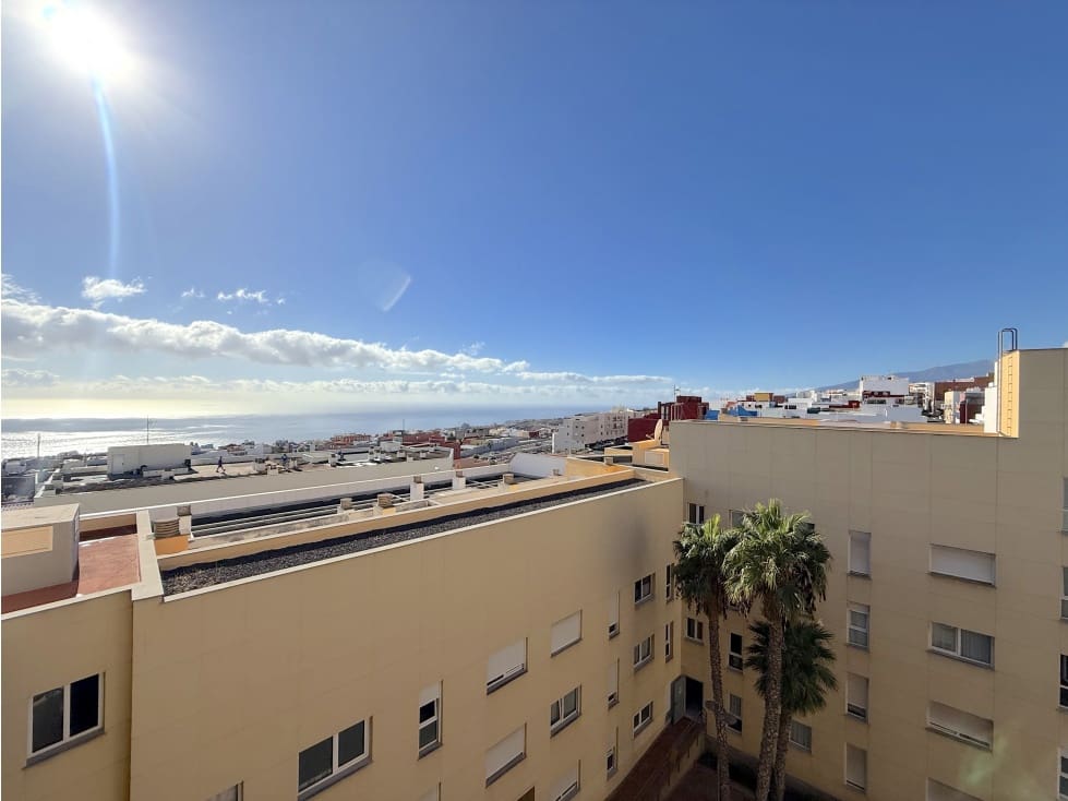 2 quarto Apartamento para arrendar em Santa Cruz de Tenerife - 900 € (Ref: 9390390)