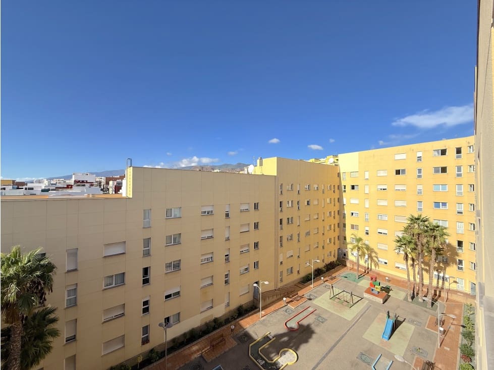 2 quarto Apartamento para arrendar em Santa Cruz de Tenerife - 900 € (Ref: 9390390)