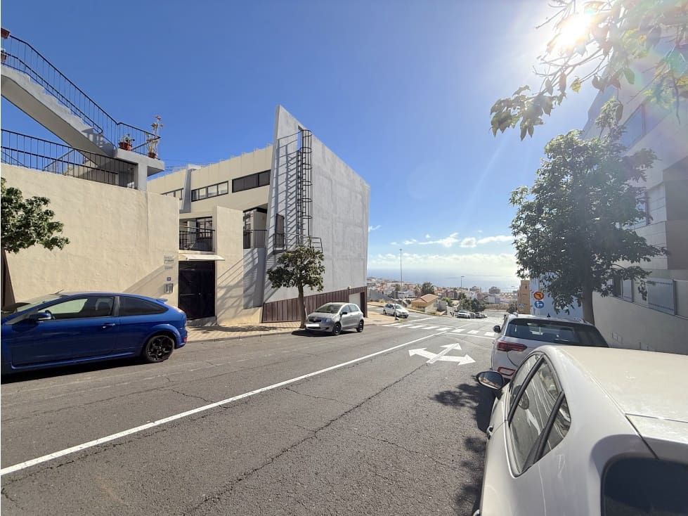 2 quarto Apartamento para arrendar em Santa Cruz de Tenerife - 900 € (Ref: 9390390)