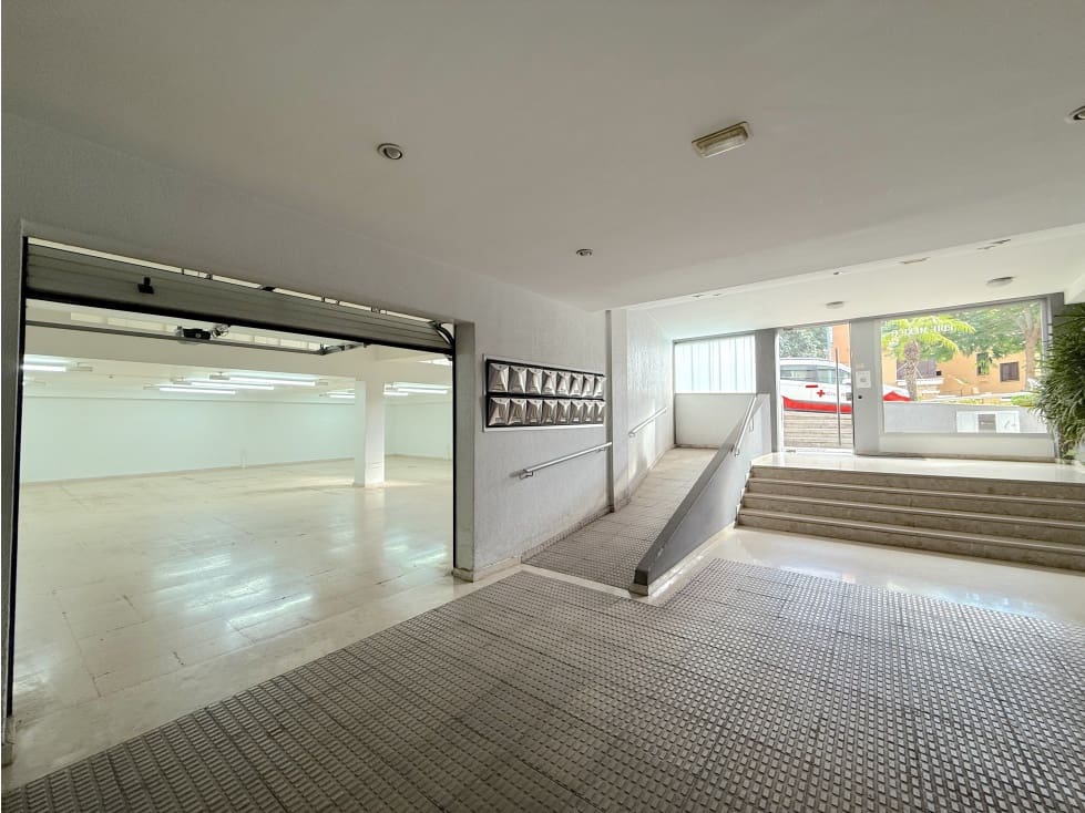 Commercieel te huur in Santa Cruz de Tenerife - € 3.500 (Ref: 9400557)