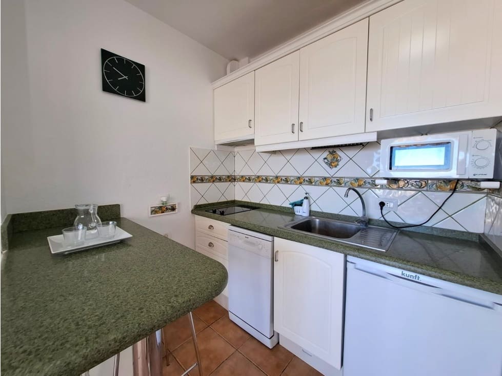 Appartement de 1 chambre à louer à Los Cristianos - 1 100 € (Ref: 9533057)