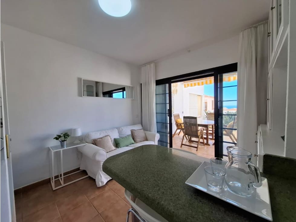 Appartement de 1 chambre à louer à Los Cristianos - 1 100 € (Ref: 9533057)