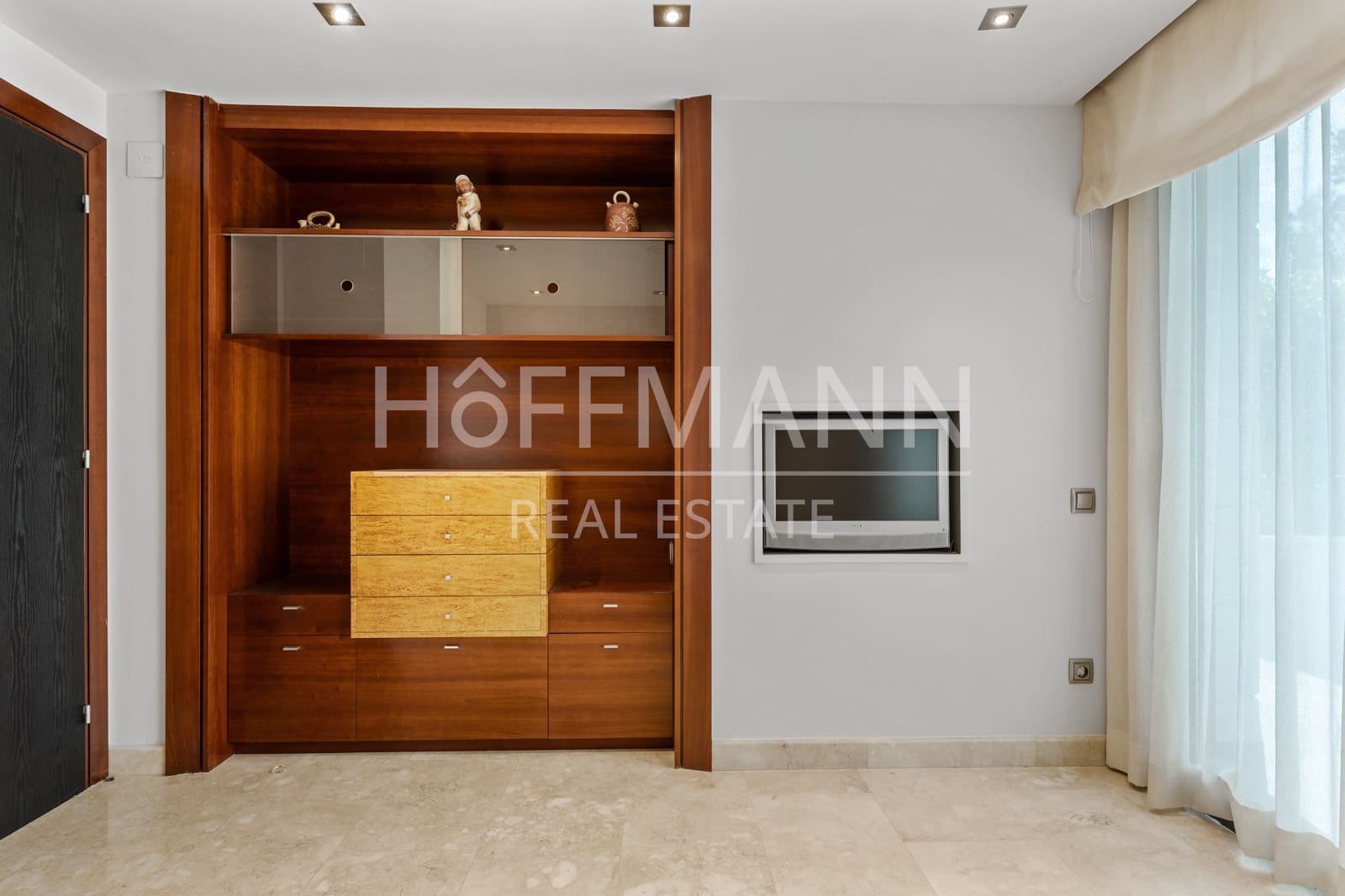 8 makuuhuone Huvila myytävänä paikassa Esplugues de Llobregat mukana uima-altaan 
autotalli - 2 750 000 € (Ref: 10121025)