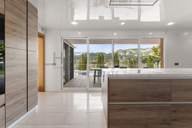Casa de 4 habitaciones en Barcelona ciudad en venta con piscina garaje - 855.000 € (Ref: 9889343)
