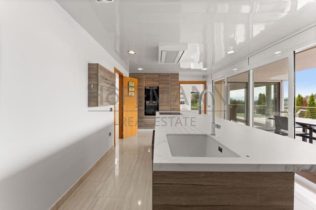Casa de 4 habitaciones en Barcelona ciudad en venta con piscina garaje - 855.000 € (Ref: 9889343)