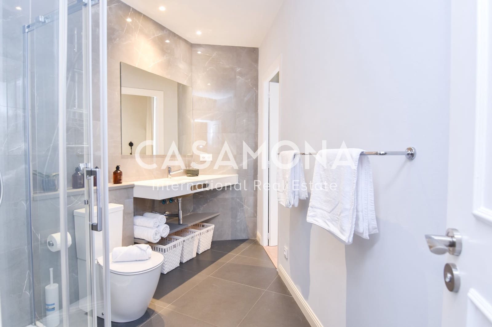 2 bedroom Apartment for rent in Barcelona city with pool - € 3,800 (Ref: 5738019)