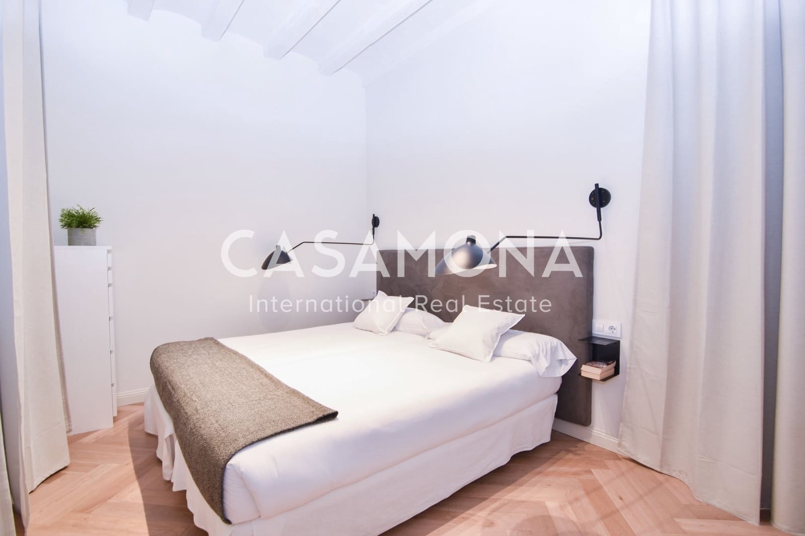 2 bedroom Apartment for rent in Barcelona city with pool - € 3,800 (Ref: 5738019)