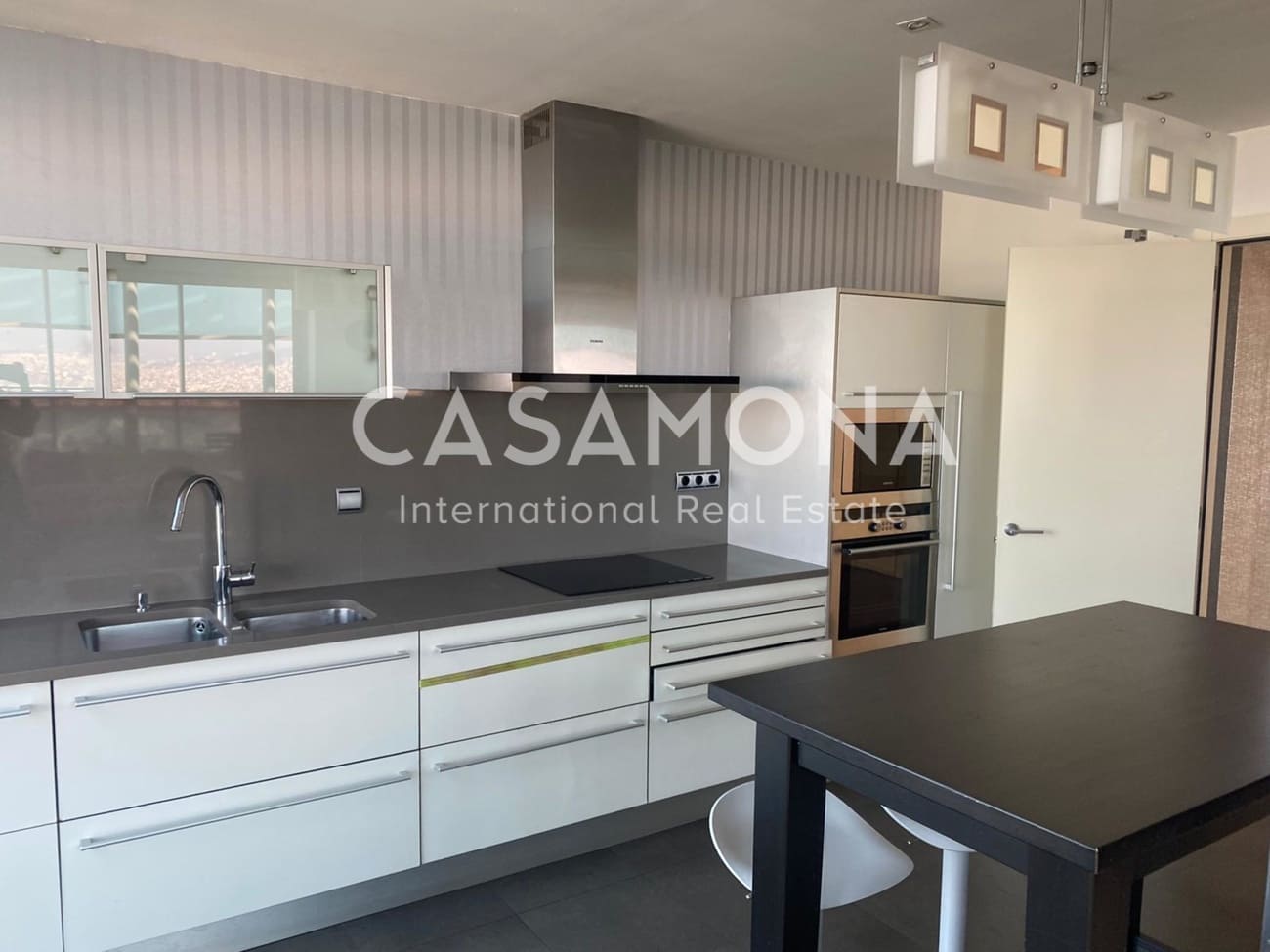 4 soveværelse Penthouse til salg i Barcelona by med swimmingpool garage - € 3.800.000 (Ref: 6015537)