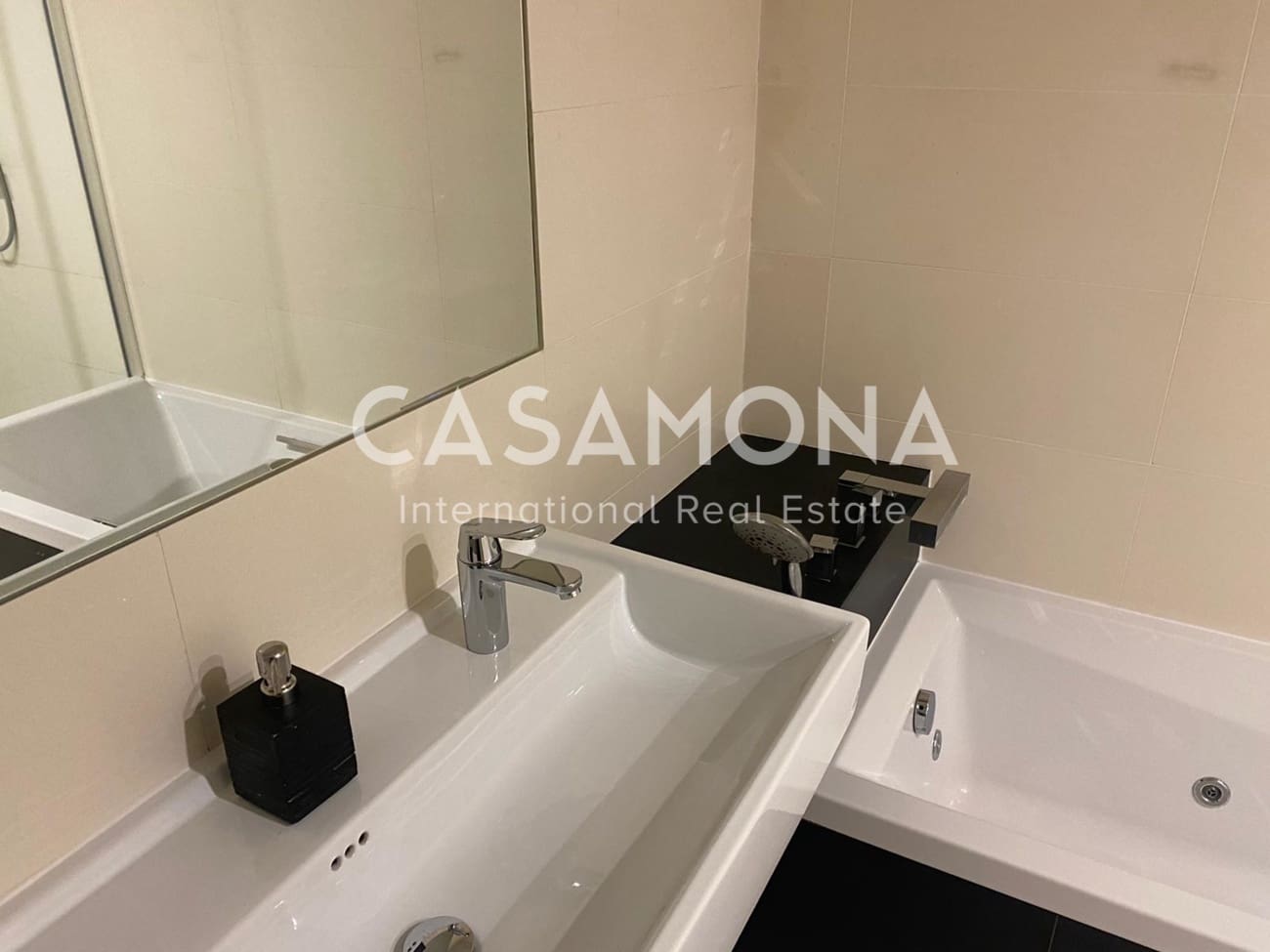 4 soveværelse Penthouse til salg i Barcelona by med swimmingpool garage - € 3.800.000 (Ref: 6015537)