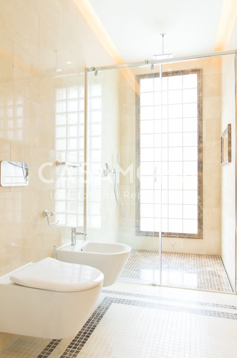 6 bedroom Villa for sale in Marbella with pool garage - € 2,700,000 (Ref: 6215482)