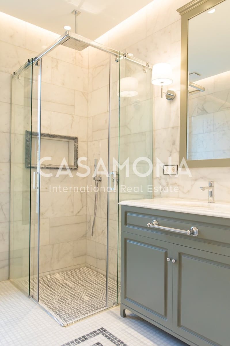 6 bedroom Villa for sale in Marbella with pool garage - € 2,700,000 (Ref: 6215482)