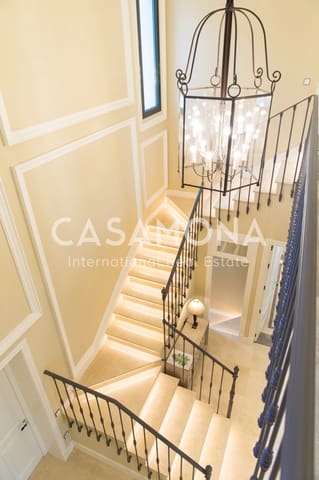 6 bedroom Villa for sale in Marbella with pool garage - € 2,700,000 (Ref: 6215482)