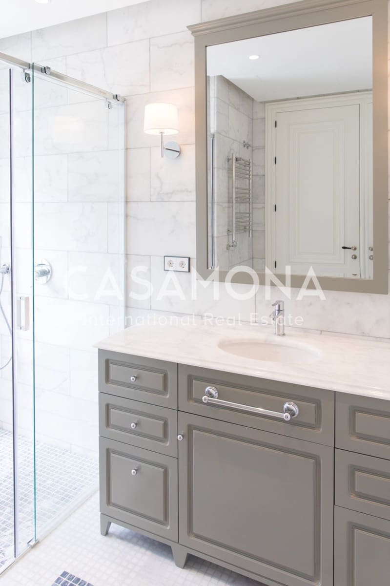 6 bedroom Villa for sale in Marbella with pool garage - € 2,700,000 (Ref: 6215482)