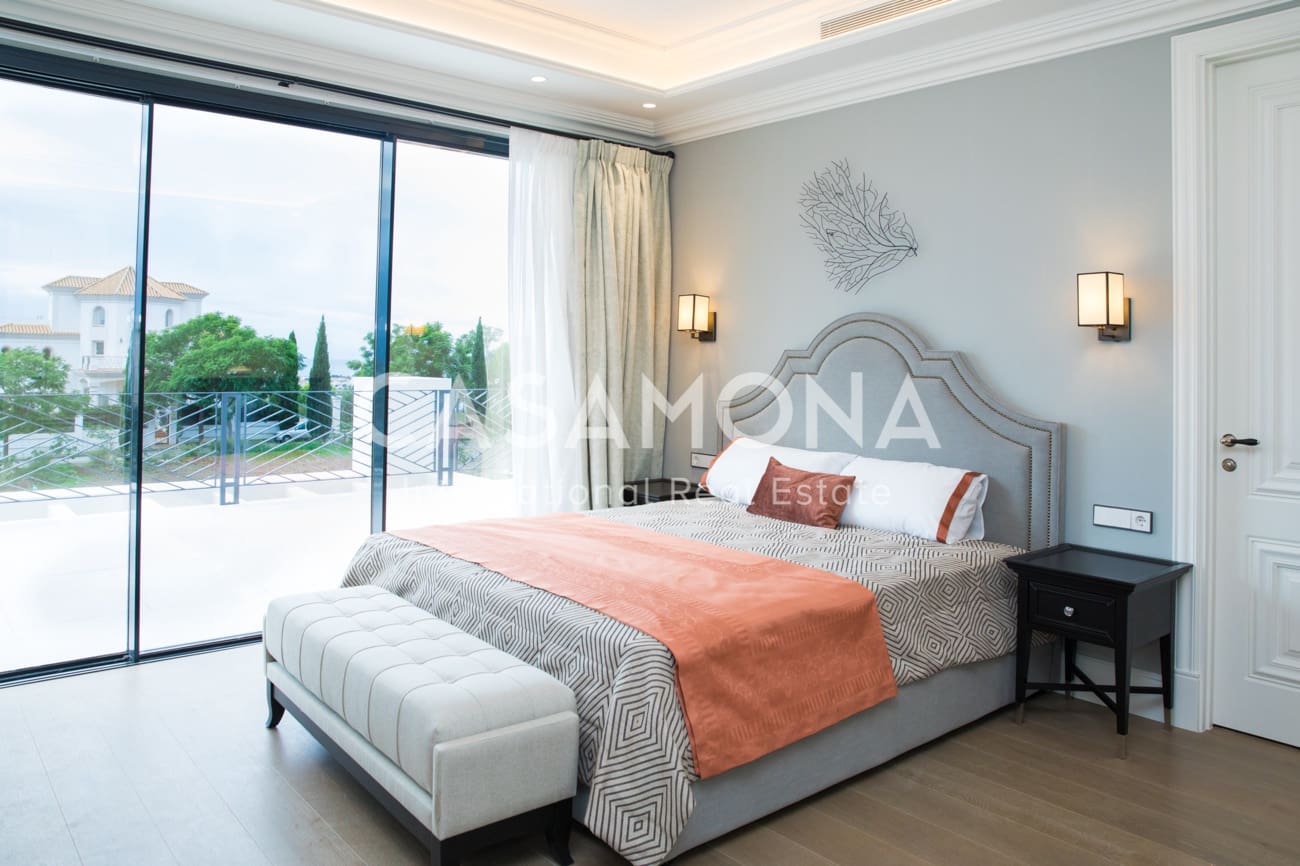 6 bedroom Villa for sale in Marbella with pool garage - € 2,700,000 (Ref: 6215482)