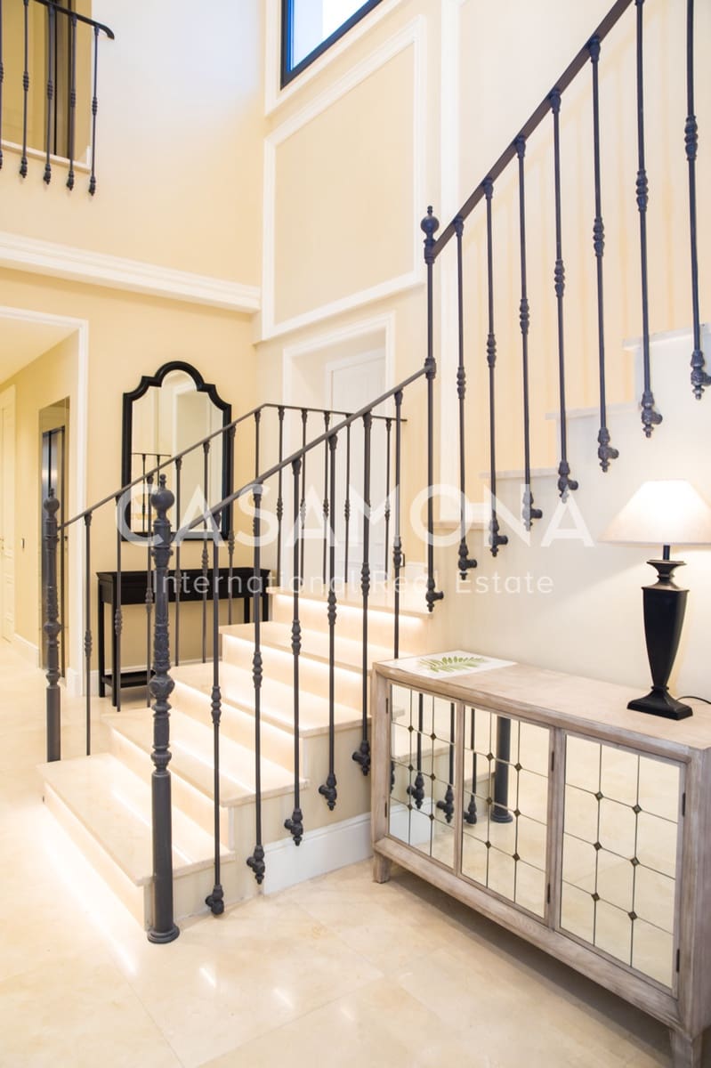 6 bedroom Villa for sale in Marbella with pool garage - € 2,700,000 (Ref: 6215482)