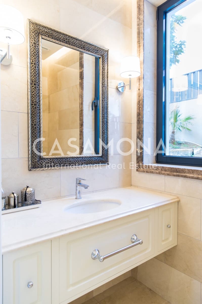 6 bedroom Villa for sale in Marbella with pool garage - € 2,700,000 (Ref: 6215482)