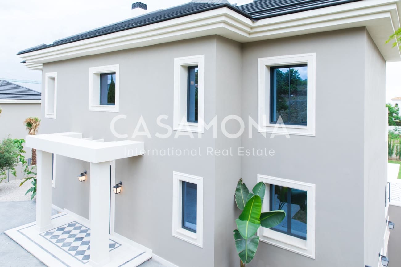 6 bedroom Villa for sale in Marbella with pool garage - € 2,700,000 (Ref: 6215482)