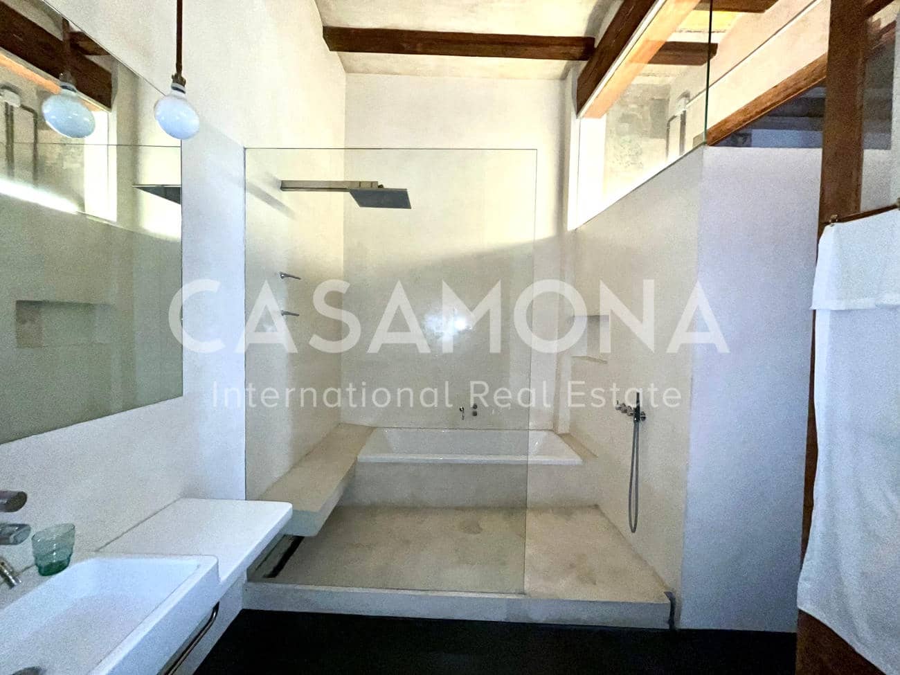 3 slaapkamer Appartement te huur in Barcelona stad - € 3.000 (Ref: 6962141)