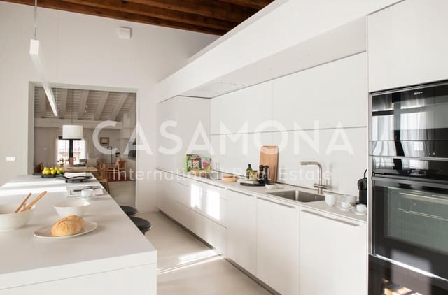 3 bedroom Apartment for rent in El Barri Gòtic, Barcelona city - € 20,000 (Ref: 7924878)