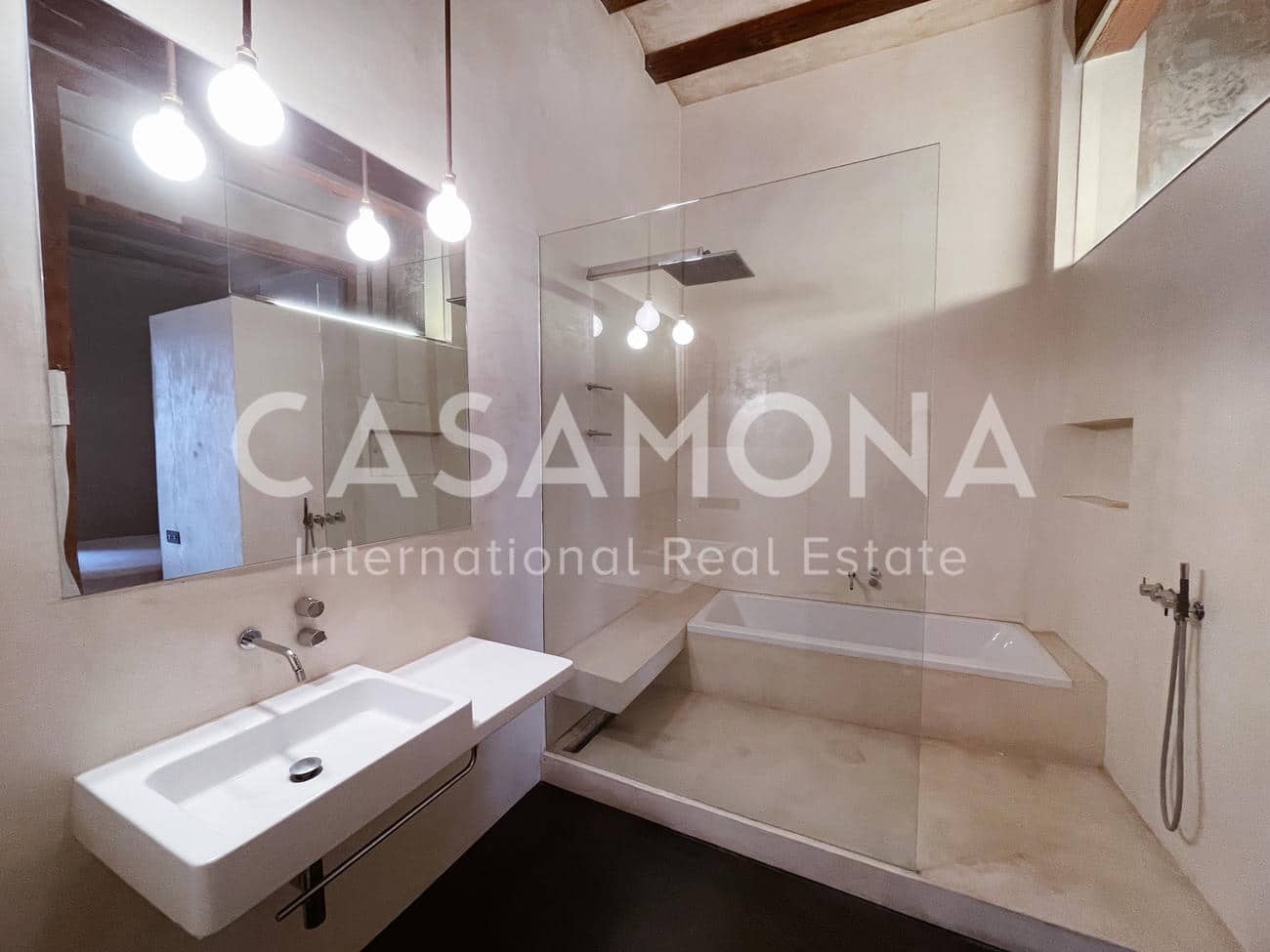 4 bedroom Apartment for sale in Barcelona city - € 1,200,000 (Ref: 7924900)