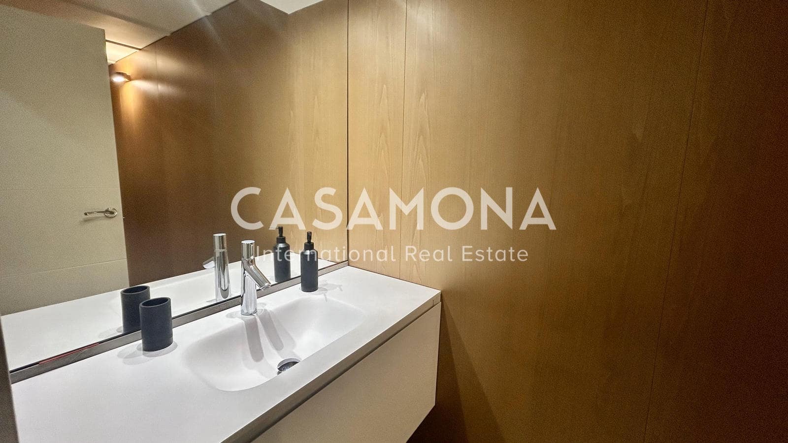 1 bedroom Apartment for sale in Barcelona city - € 380,000 (Ref: 8123043)