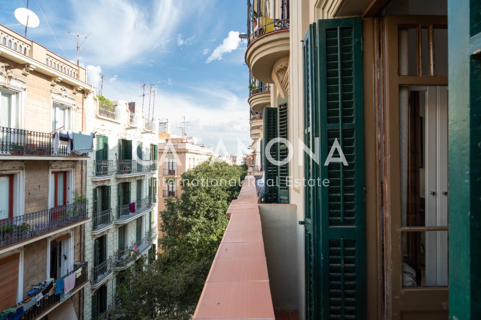 3 slaapkamer Appartement te huur in Barcelona stad - € 2.000 (Ref: 8699096)