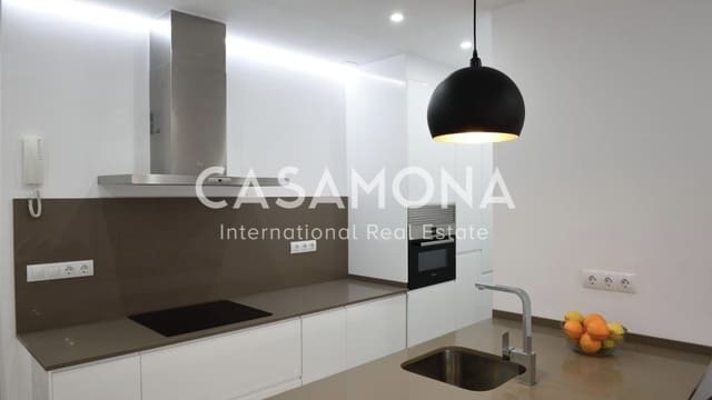 4 bedroom Apartment for sale in La Sagrada Família, Barcelona city - € 500,000 (Ref: 8810979)