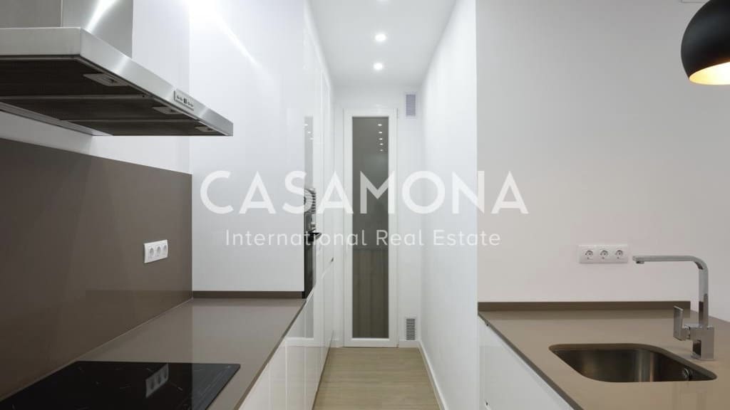 4 bedroom Apartment for sale in Barcelona city - € 500,000 (Ref: 8810979)