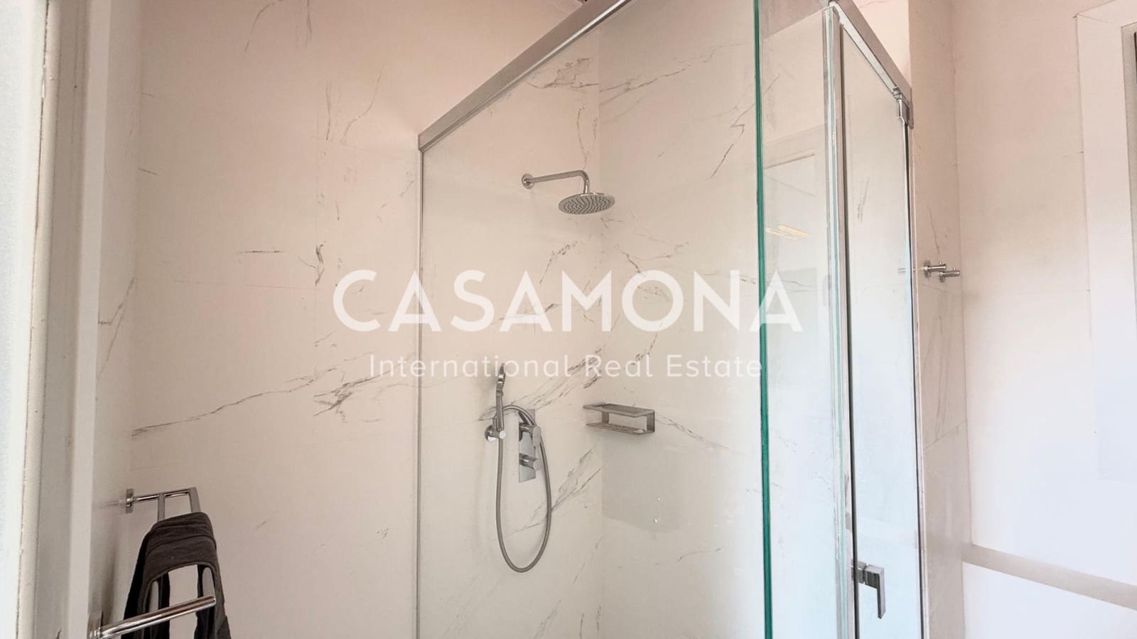 3 soveværelse Lejlighed til salg i Barcelona by - € 885.000 (Ref: 8816764)