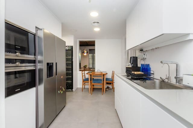 4 slaapkamer Appartement te koop in El Barri Gòtic, Barcelona stad - € 1.300.000 (Ref: 8845731)