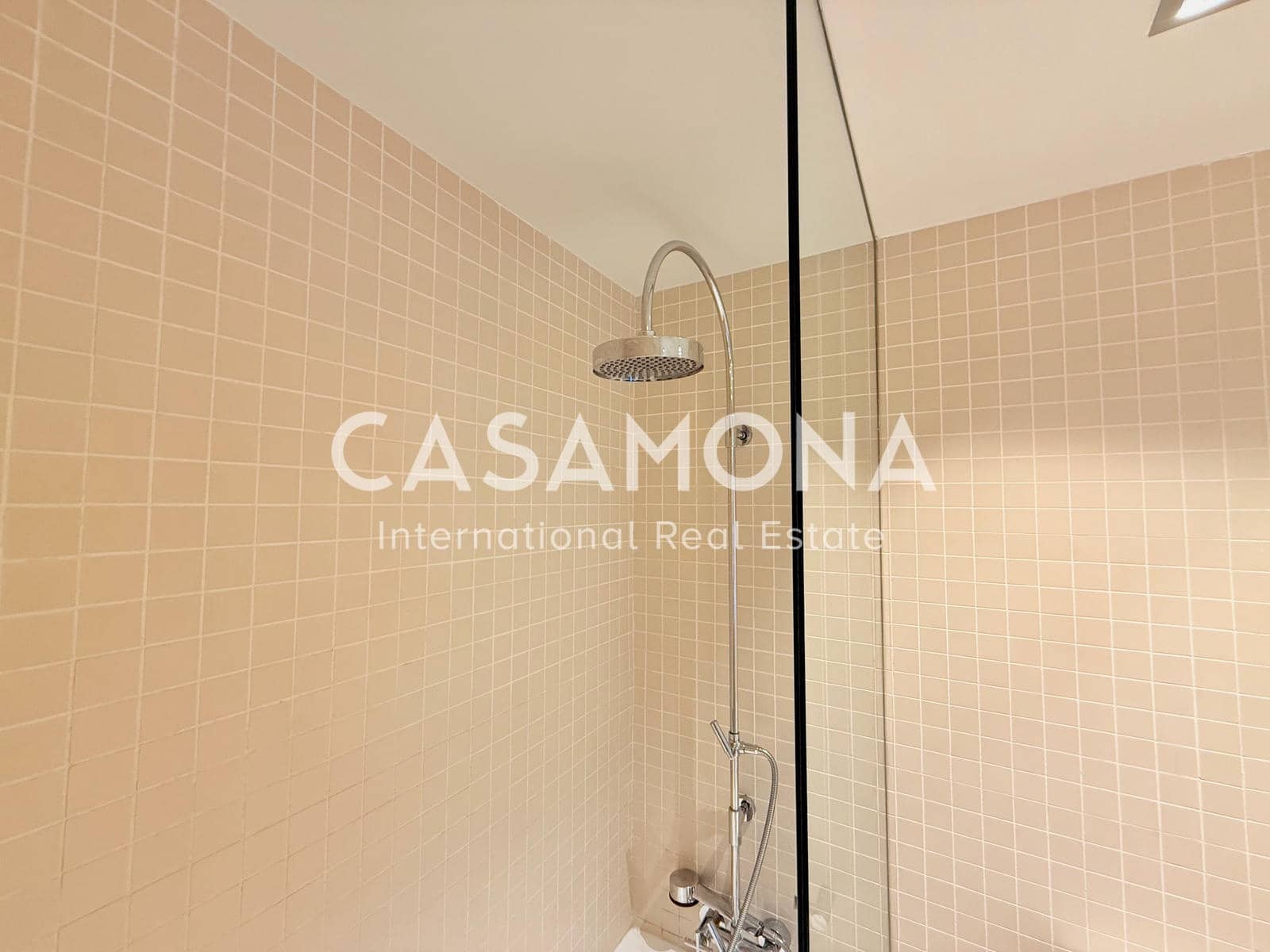 2 soveværelse Lejlighed til leje i Barcelona by - € 2.700 (Ref: 8878636)