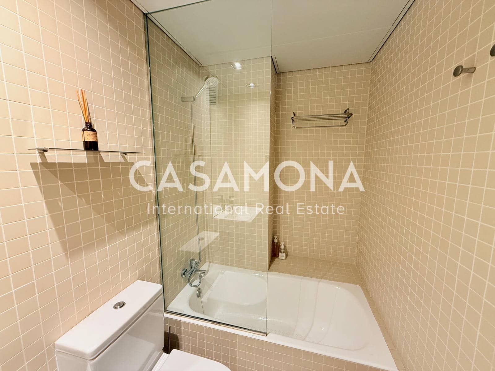 2 soveværelse Lejlighed til leje i Barcelona by - € 2.700 (Ref: 8878636)