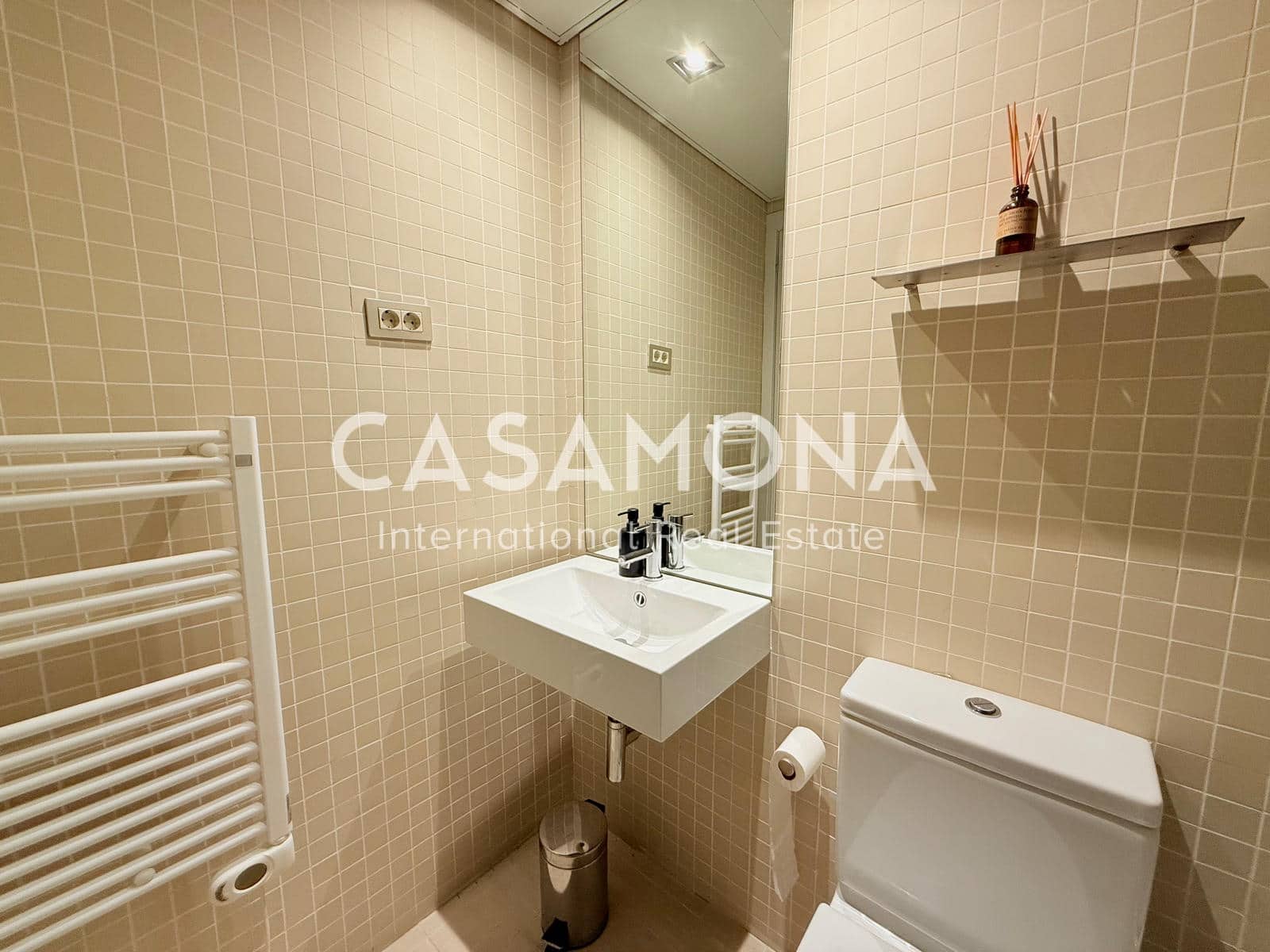 2 soveværelse Lejlighed til leje i Barcelona by - € 2.700 (Ref: 8878636)