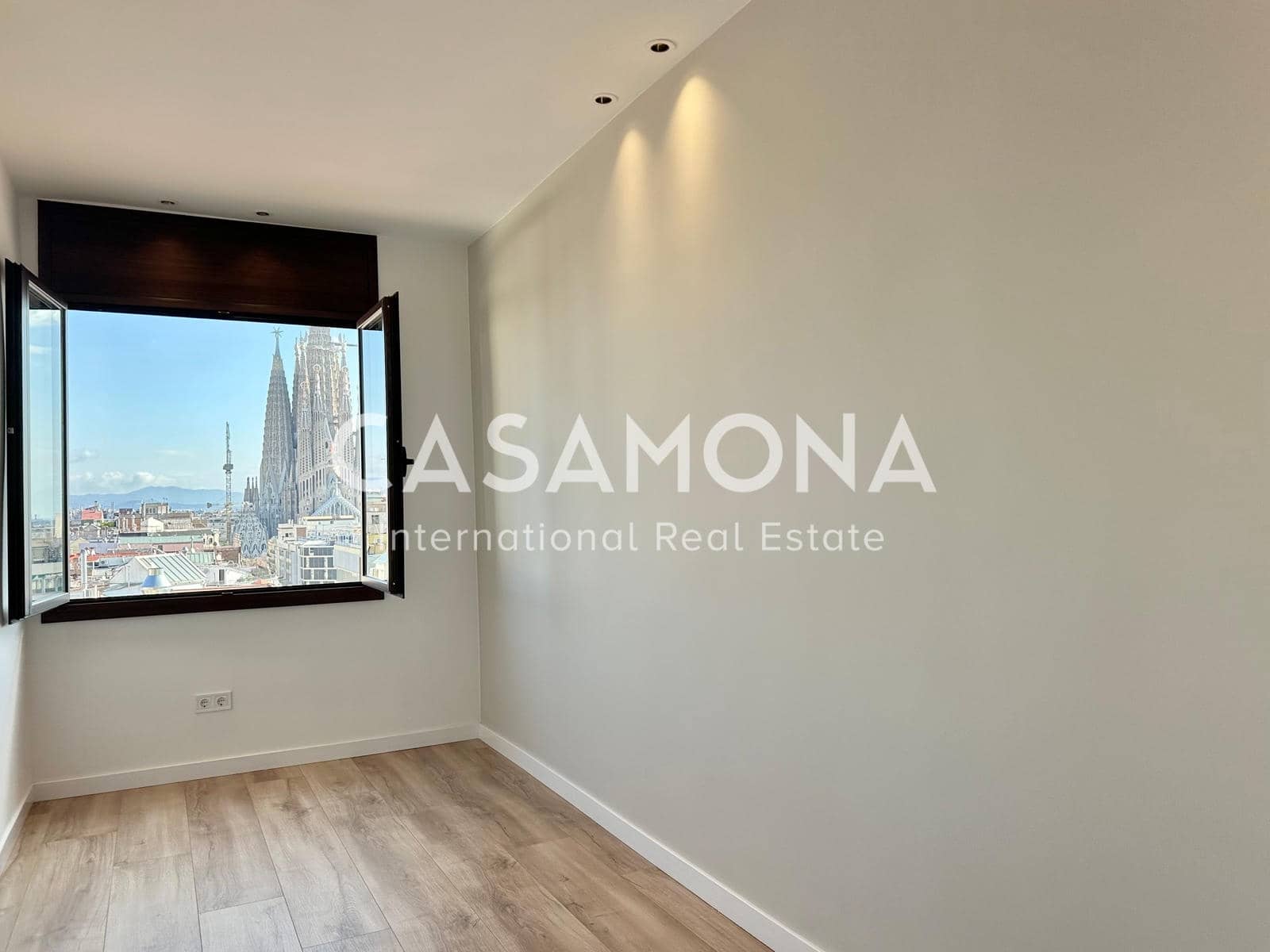 3 soveværelse Lejlighed til salg i Barcelona by - € 1.450.000 (Ref: 8911997)