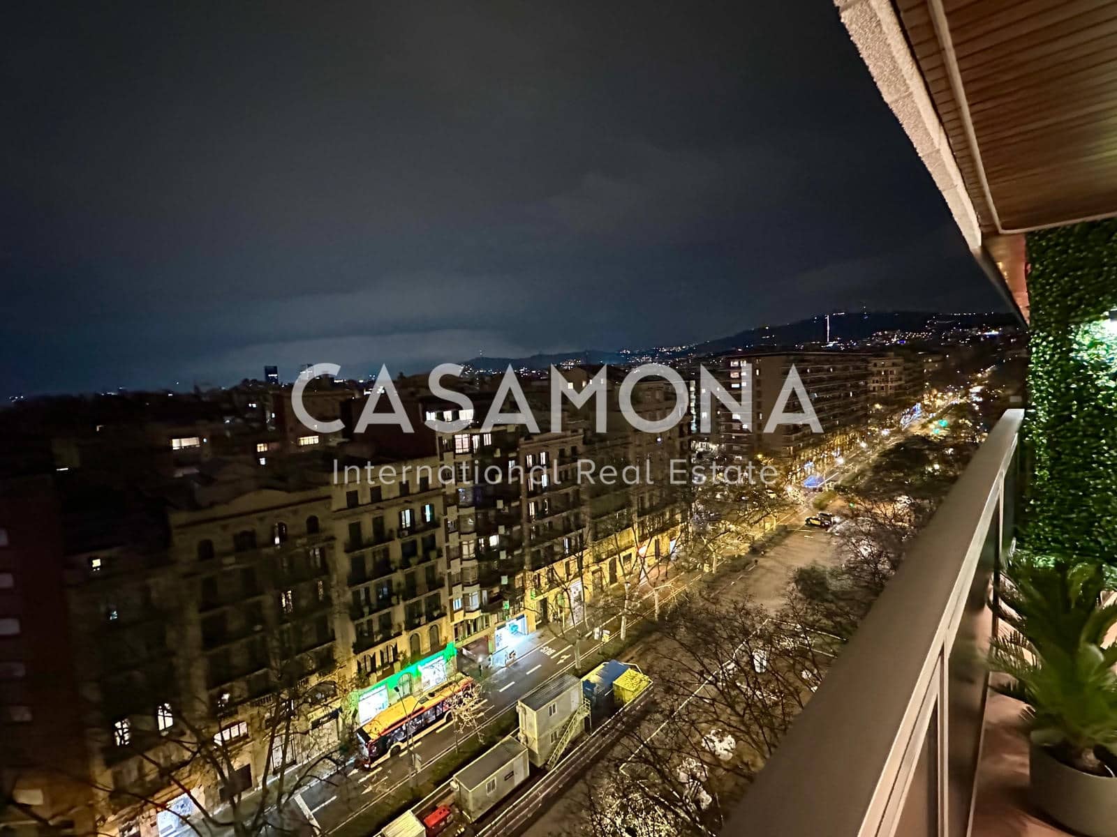 3 soveværelse Lejlighed til salg i Barcelona by - € 1.450.000 (Ref: 8911997)