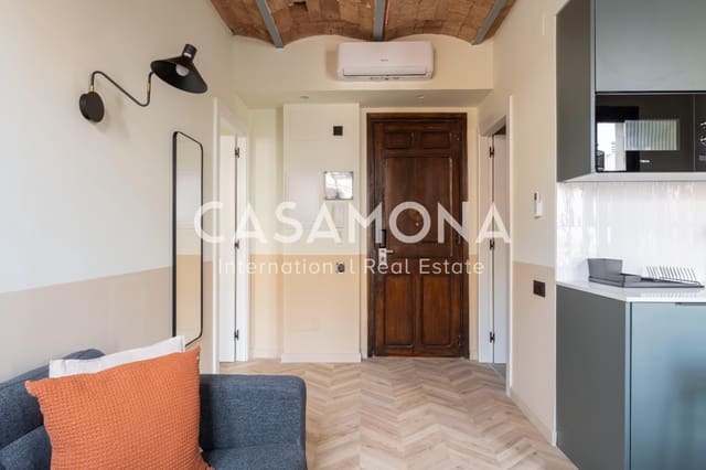2 soverom Leilighet til leie i El Poblenou, Barcelona by - € 2 000 (Ref: 8981781)