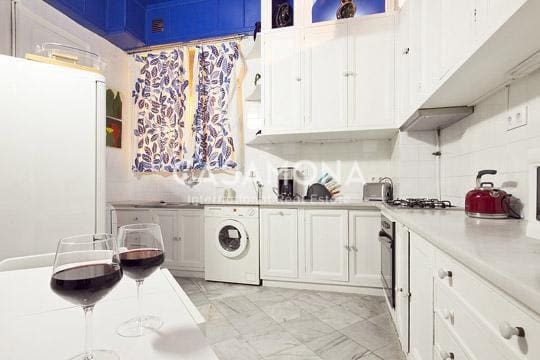 5 bedroom Apartment for rent in Barcelona city - € 3,000 (Ref: 9216659)